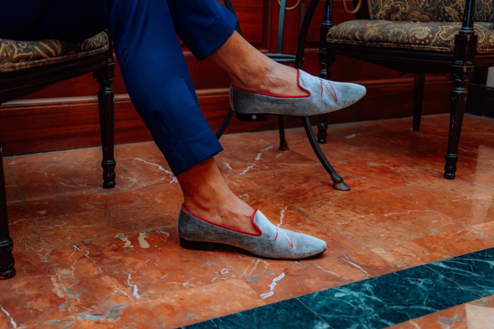 A picture of the grey color loafer with red border